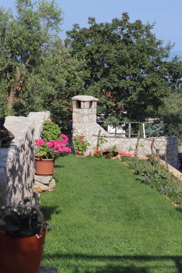Apartments And Rooms With Parking Space Njivice, Krk - 5458 ภายนอก รูปภาพ
