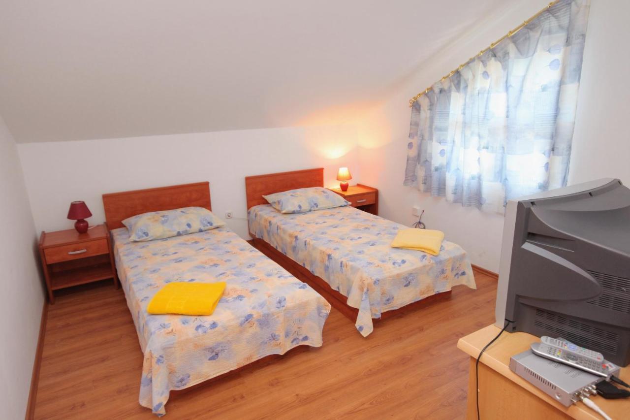 Apartments And Rooms With Parking Space Njivice, Krk - 5458 ภายนอก รูปภาพ