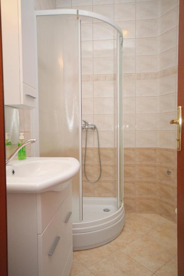 Apartments And Rooms With Parking Space Njivice, Krk - 5458 ภายนอก รูปภาพ