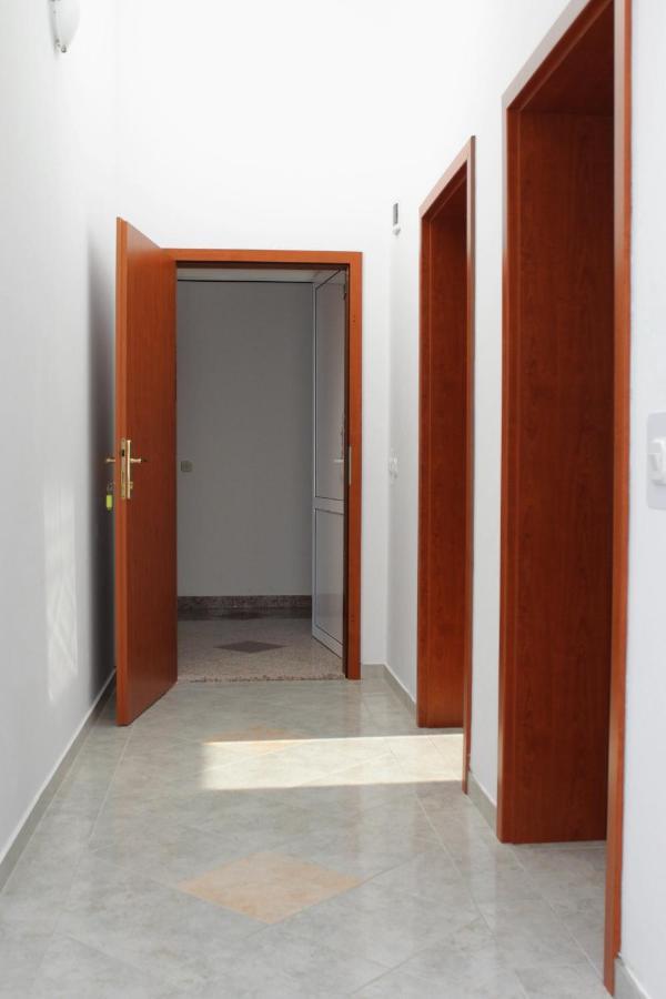 Apartments And Rooms With Parking Space Njivice, Krk - 5458 ภายนอก รูปภาพ