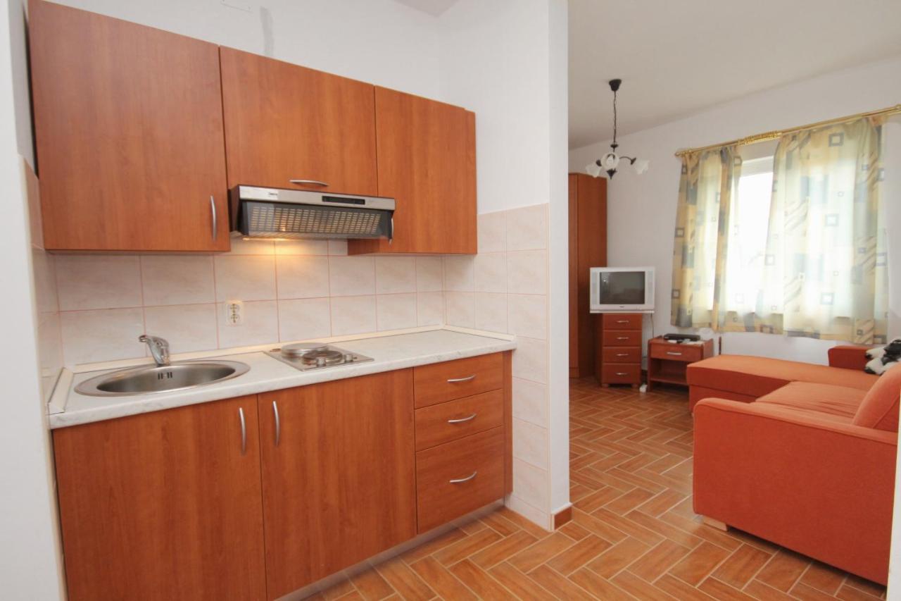 Apartments And Rooms With Parking Space Njivice, Krk - 5458 ภายนอก รูปภาพ