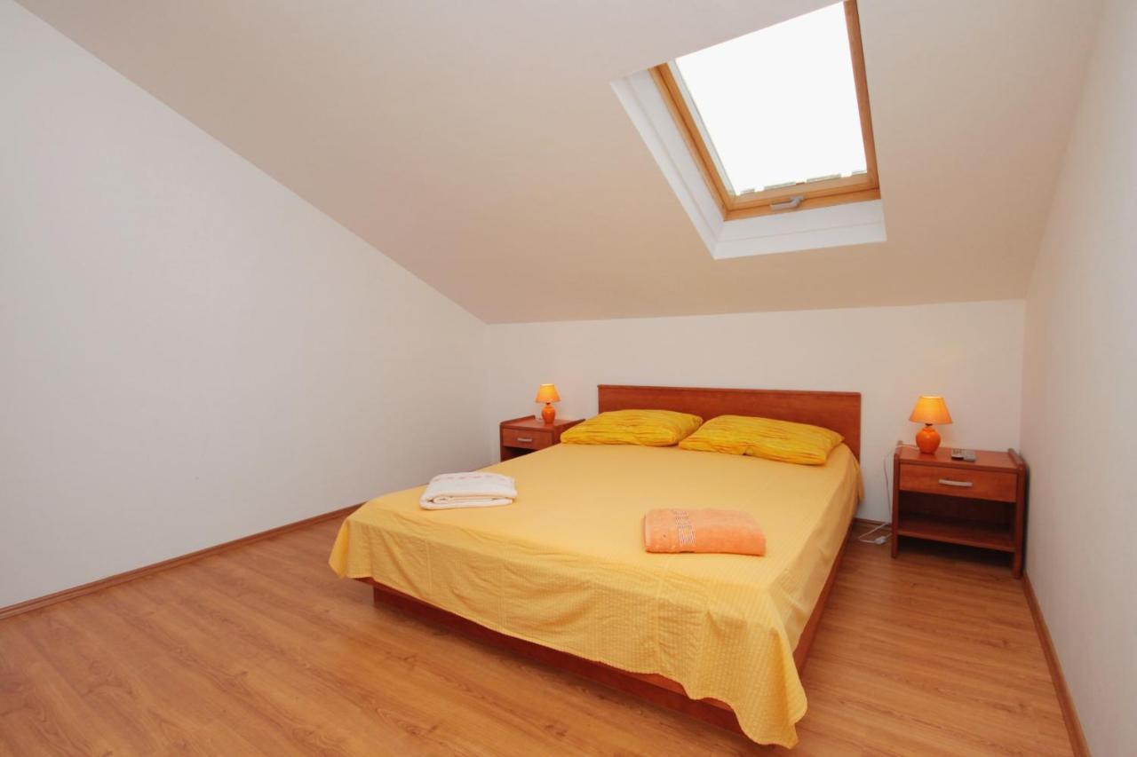 Apartments And Rooms With Parking Space Njivice, Krk - 5458 ภายนอก รูปภาพ