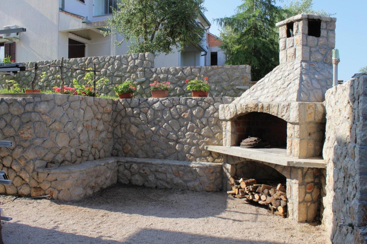 Apartments And Rooms With Parking Space Njivice, Krk - 5458 ภายนอก รูปภาพ