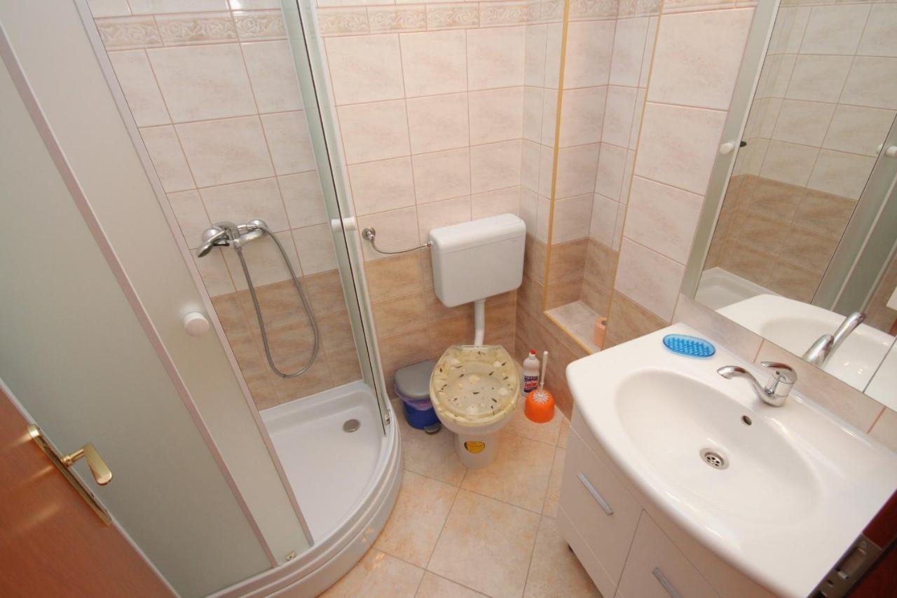 Apartments And Rooms With Parking Space Njivice, Krk - 5458 ภายนอก รูปภาพ